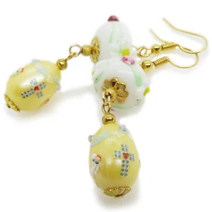 Adorables pendientes de vidrio con cuentas de huevo de Pascua de SoniaMcD - Imagen 1 de 24