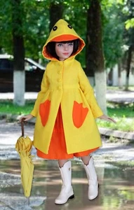 Vestido y abrigo Puddle Jumper para muñeca Anne Tonner de 12" - Imagen 1 de 9