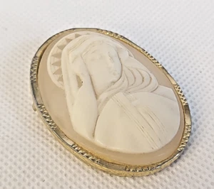 Vintage Virgin Mary / Madonna Carved Shell Cameo Brooch - Picture 1 of 5