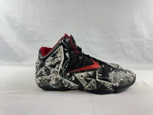 Nike Lebron James 11 XI University Graffiti 2013 616175-100 rojo negro para hombre 14 - Imagen 1 de 14