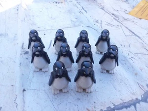 Lot 10 Vintage Pinguin Mini Figuren Deko Spielzeug Vogel Sammeln Tier Schnee Winter - Bild 1 von 4