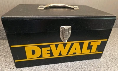 Caja de herramientas de metal Dewalt 14,5 x 9,5 x 8" 8 lb negra  Foto 1 de 4