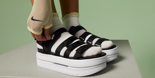 SANDALI NIKE ICON CLASSIC NERI NYLON PLATEAU WMN 12M DH0224 001 SPEDIZIONE GRATUITA USATI IN OTTIME CONDIZIONI