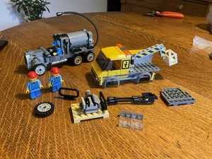 LEGO 2 Vehicles And Lot Mixed Pieces - Picture 1 of 12