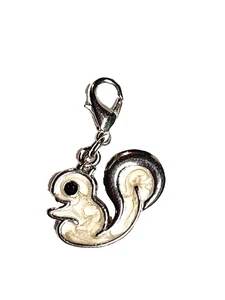 Eichhörnchen schwarz & creme Wirbel Emaille silberfarben Charm Clip auf Karabinerverschluss GUC - Bild 1 von 24