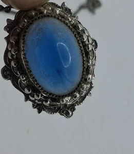 Vintage silberfarbene Halskette blaue Glaskolben umgeben von silberfarbenem Metall - Bild 1 von 5