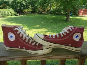 chuck taylor maroon