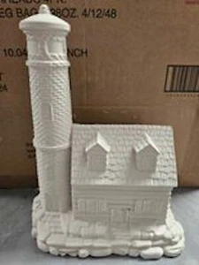 Haus mit Leuchtturm Dorfhaus bemaltfertig Keramik Biskus - Bild 1 von 4