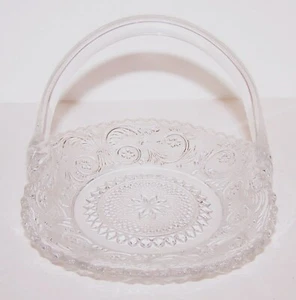 LOVELY HTF VINTAGE SMALL DUNCAN & MILLER CLEAR SANDWICH GLASS 4 1/2" TALL BASKET - Picture 1 of 4