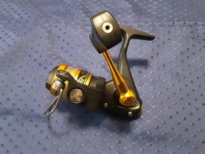 Carrete giratorio Penn 420ssg Ultra-Lite diestro suave funcionamiento fuerte fianza excelente estado. Foto 1 de 4