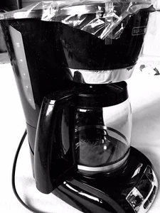 12 Cup Coffeemaker * New Display w Replacment Carafe * DCM2160B * Black Decker - Picture 1 of 5