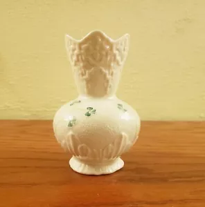 Belleek Vase Ivory Shamrocks Scalloped Edge Vintage Ireland Irish Porcelain 6" - Picture 1 of 6