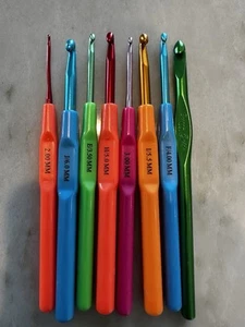 Crochet Hooks Set Knitting Needles Weave Yarn Craft Set of 8 - Picture 1 of 1