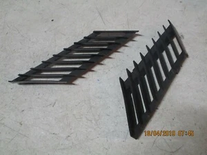 PAAR GITTER - SEITLICHE LUFTEINLÄSSE OPEL COMMODORE B - ORIGINAL - Bild 1 von 1
