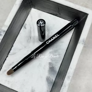 Chanel Les Pinceaux De Chanel Expandable Lip Brush 15 - Full Size With Cap - Picture 1 of 3