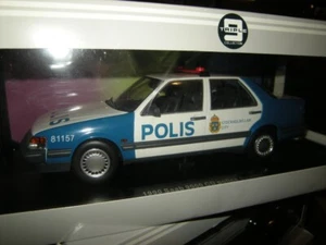 1:18 Triple 9 Saab 9000 CD Policía Suecia Policía Suecia en EMBALAJE ORIGINAL - Imagen 1 de 1