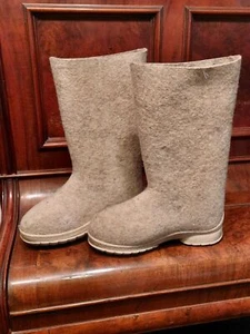 ORIGINAL NEW RUSSIAN WOOL FELT BOOTS VALENKI RUBBER SOLE SIBERIA WALENKI 8US 39E - Picture 1 of 6