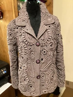Cárdigan de ganchillo muy de moda con encaje irlandés  Foto 1 de 2