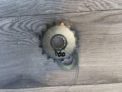 Piñón de cadena de transmisión delantera 15 Suzuki GSXR750 GSXS750 V-Strom 1000 Foto 1 de 2