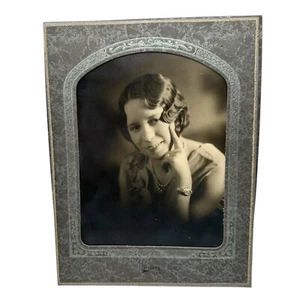 2 Antique Studio Cabinet Frames & 2 Oval Matts~Photo Woman W/Necklace Wavy Hair - Picture 1 of 20