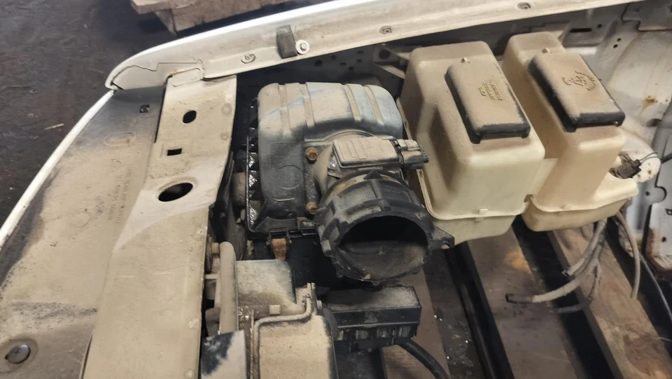 Conjunto de filtro de aire usado se adapta a: Ford Explorer 1999 4,0 grado A Foto 1 de 3