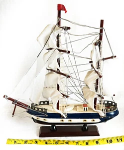 Velas de madera de 2 mástiles de vela modelo de barco alto 11" X 11,5" nave de tela azul - Imagen 1 de 9