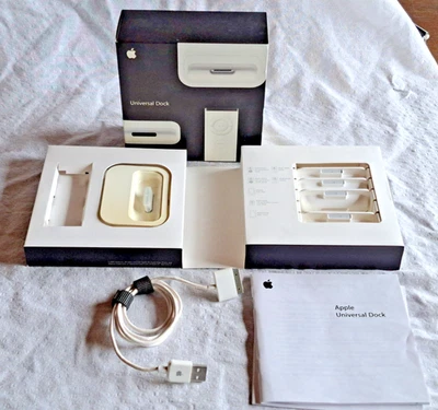 Apple Universal Dock 2007 iPod White MB125G/A Missing Remote and 1 Adapter  (AA) - Image 1 of 4