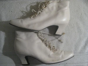 Enzo Angiolini Damenschuhe weiß/cremefarben geschnürt hochhackige Stiefeletten Größe 6M - Bild 1 von 15