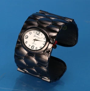 Damen Designer Stil Pistole Oberfläche Mode Breitarmreif Manschette Mode Uhr - Bild 1 von 3