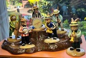 Royal Doulton Bunnykins Jazz Band komplett 6 + Beswick Ständer neuwertig in Boxen Video - Bild 1 von 24