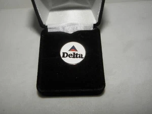 DELTA AIRLINES LAPEL TACK PIN CLASSIC LOGO 70's 80's 90's PILOT GIFT COLLECTIBLE - Picture 1 of 5