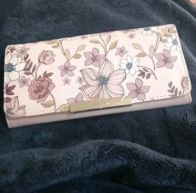 Cartera de cuero con temática de flores silvestres Nine West - Usada ligeramente usada Foto 1 de 4