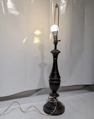 Lámpara de mesa antigua vintage de los años 20 de metal negro dorado óxido gótico victoriano urna columna Foto 1 de 4