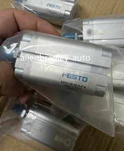 ADVU-100-30-P-A 156581 cilindro compatto nuovo ADVU-100-30-P-A 156581 - Foto 1 di 1