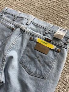 Jean blanqueador calce ceñido Wrangler® Cowboy Cut® para hombre 936 GBH 33x34 parche de cuero IRR - Imagen 1 de 9