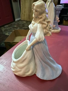 House of Lloyd Figurine,  Lady With A Bag.                 (183) - Picture 1 of 1