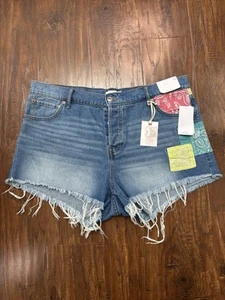 NWT Jessica Simpson Women’s 14W Cutoff Hug Me Frayed Hem Jean Shorts #3060 - Picture 1 of 7