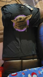 NWT Star Wars The Mandalorian Baby Yoda Graphic T Shirt Size XL - Black - Picture 1 of 5
