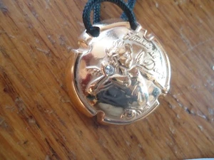 muselet CHAMPAGNE plaque muselet capsule doré pendentif ange amour DEUTZ - Picture 1 of 5