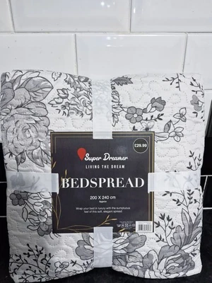 King Size Bedspread 240cm ×200cm Soft and Elegant Living The Dream Super Dreamer - Image 1 of 3
