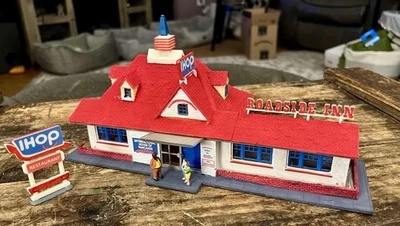Restaurante IHOP a escala HO construido y detallado por el cliente Foto 1 de 4