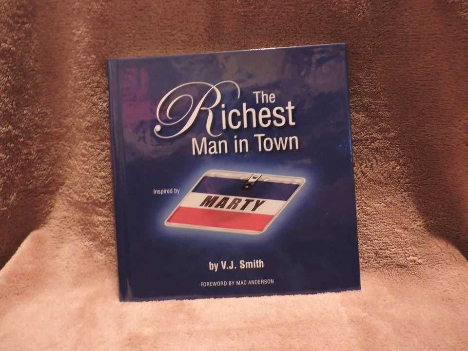 RICHEST MAN IN TOWN ---MOTIVATIONAL BOOK - Image 1 of 1
