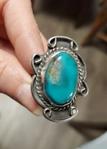 A very unique sterling and turquoise ring, size 6 - Picture 1 of 11