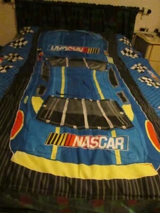 Vintage NASCAR Full Size Bed Comforter Racing Car Checkered Flag 62" By 86" - Picture 1 of 5