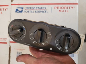 2001-2007 FORD ESCAPE AC HEATER CLIMATE CONTROL - Picture 1 of 3