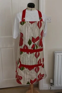 New Handmade Lined Reversible Blend Apron Pinny Good size Cream Red pocket - Picture 1 of 6
