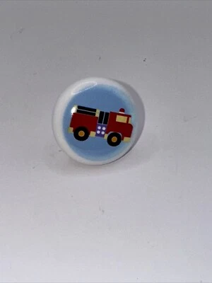 Paquete de 4 perillas de cajón para tocador de camión de bomberos Foto 1 de 4