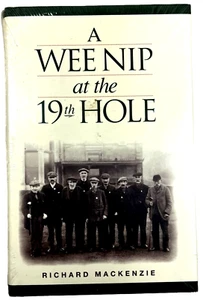 Ein kleiner Nip am 19. Loch von Richard Mackenzie - NEU und versiegelt - HC Buch - Bild 1 von 3
