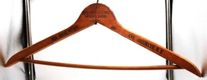 Vintage Kleiderbügel Dickens Exclusive Clothes Brooklyn NY History Prop WR - Bild 1 von 8