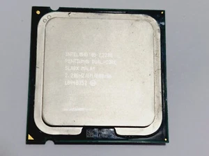 Processore Cpu Intel 05 E2200 Pentium Dual Core SLA8X Malay 2.2 GHz 1M 800 06 - Foto 1 di 2